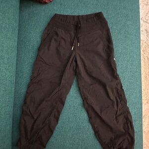 Lululemon Size 2 or 4 Dance Studio Crop Black BLK Pant